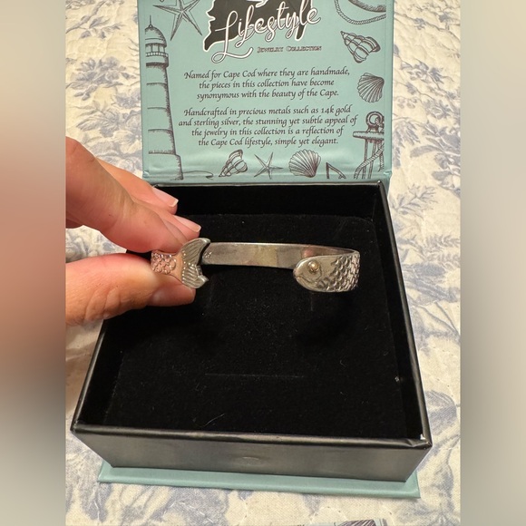 Cape Cod Fish Bracelet - Picture 5 of 9